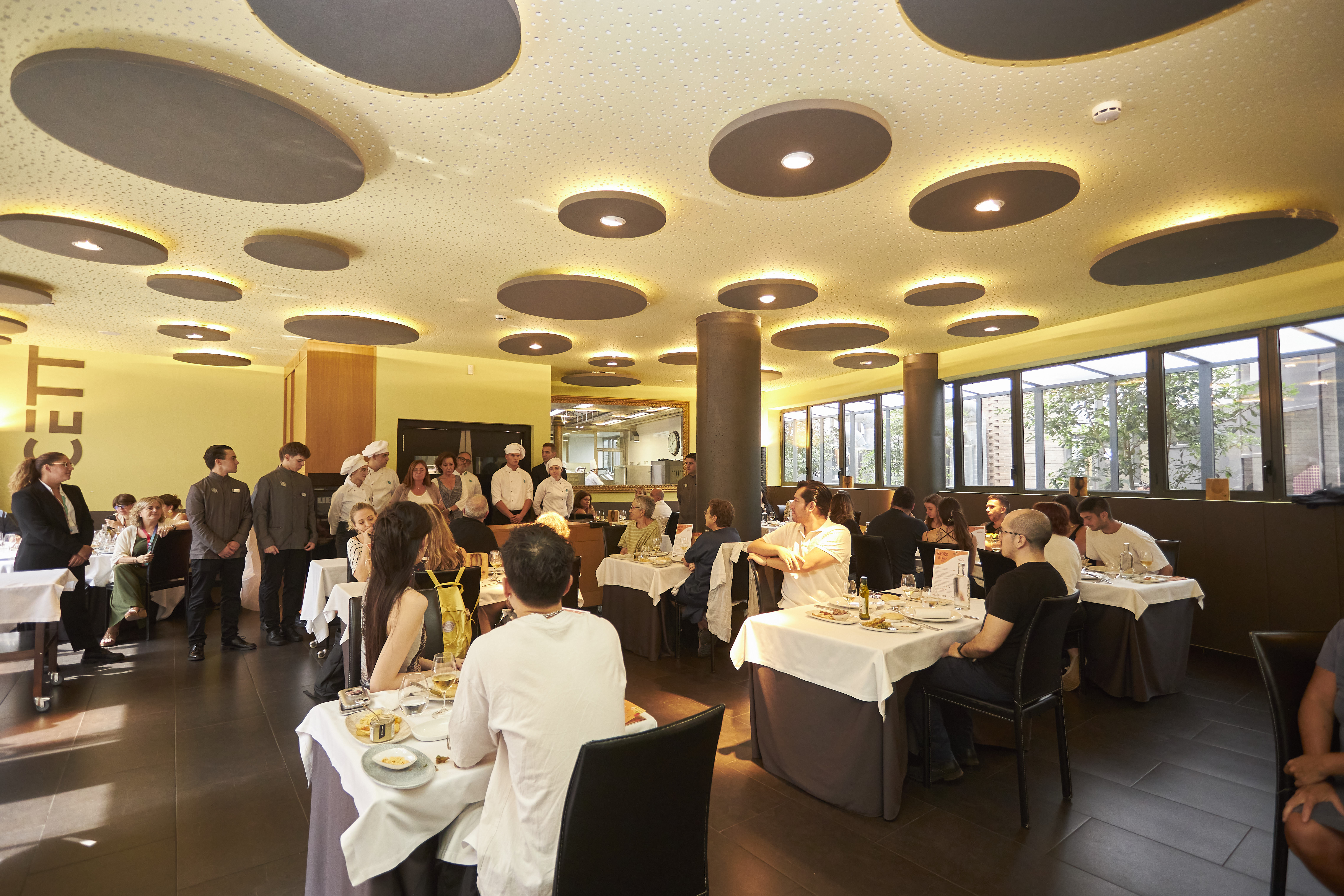 Photography from: El CETT-UB y Gastrorecup, en contra del desperdicio alimentario. | Aula Restaurant